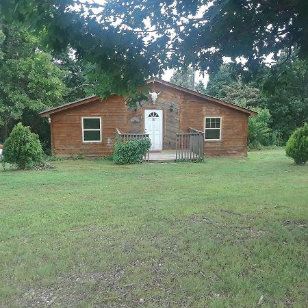 Cedar Cabin Located On A Buffalo Farm Marshall المظهر الخارجي الصورة