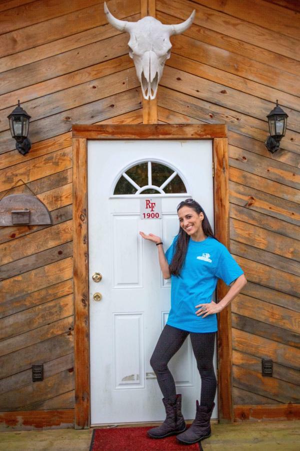 Cedar Cabin Located On A Buffalo Farm Marshall المظهر الخارجي الصورة