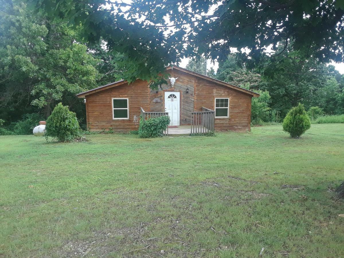 Cedar Cabin Located On A Buffalo Farm Marshall المظهر الخارجي الصورة